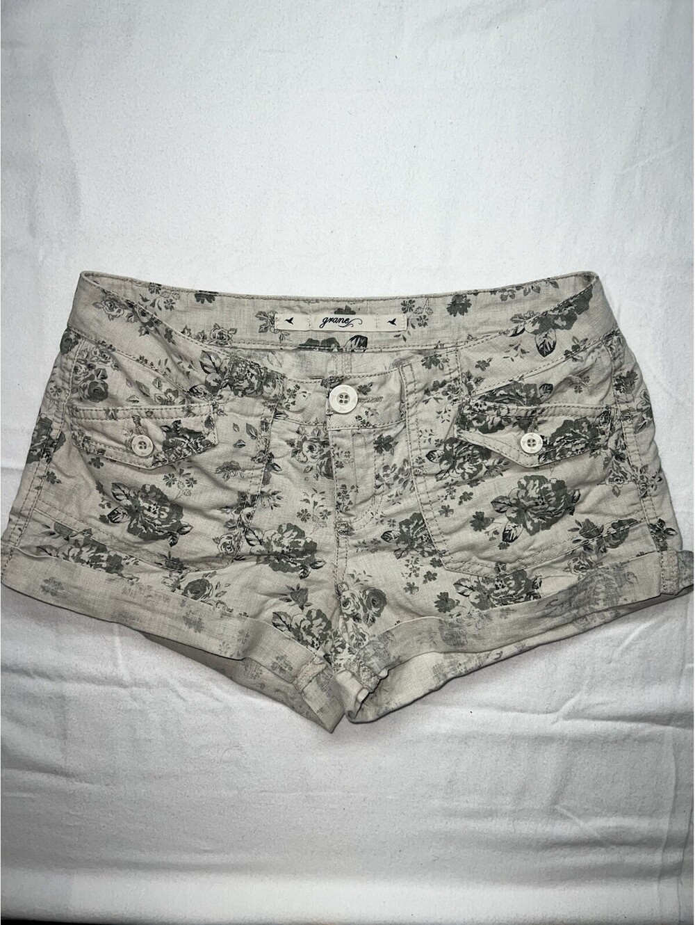 Grane Shorts Women’s Size 3 Tan with Green Floral Pattern Cuffed Hem